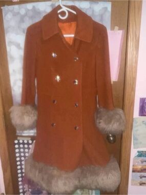 Women’s pea coat with faux fur & classic collar